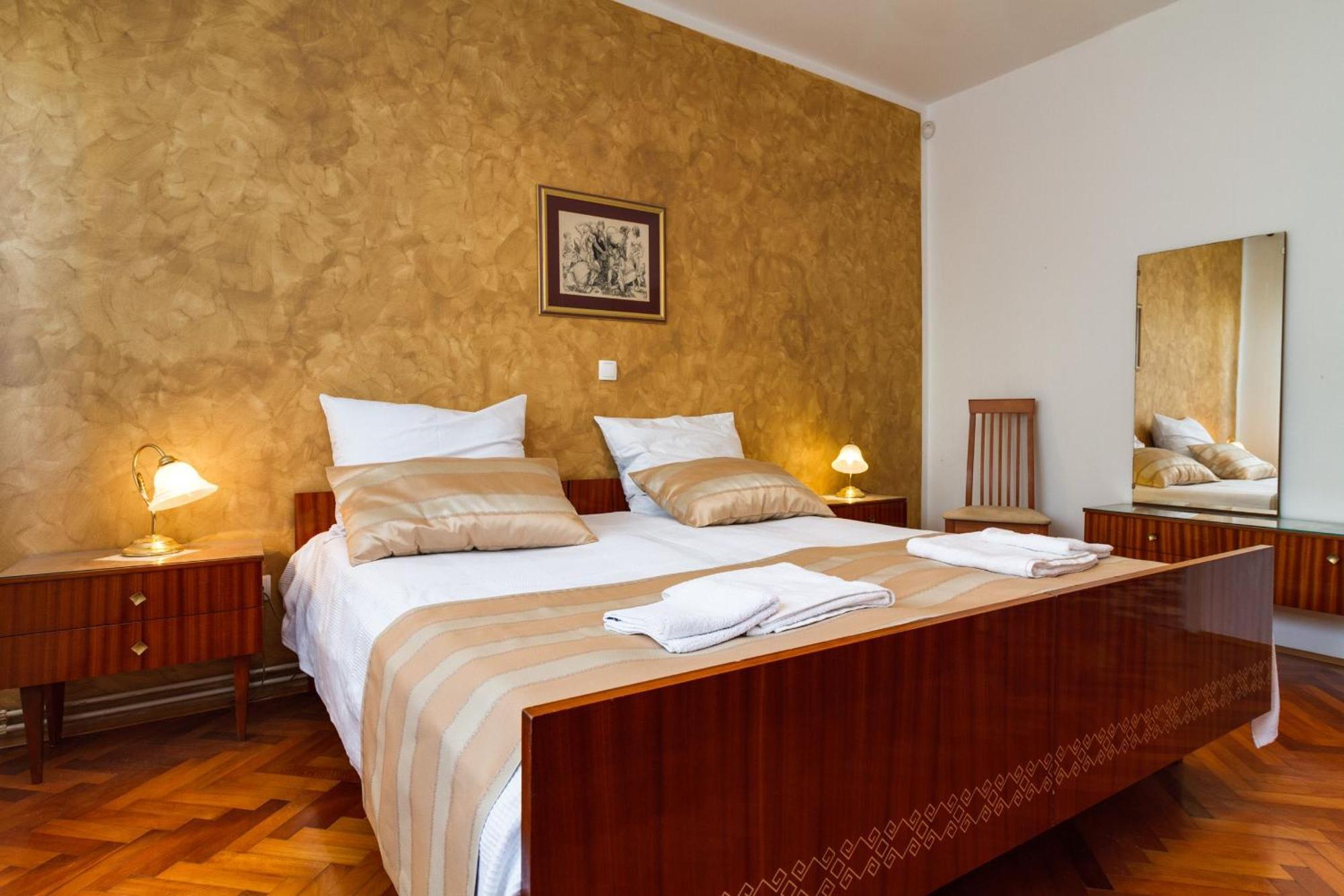 Geraeumige Lory Mit Meerblick In Strandnaehe Apartment Pula