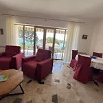Geraeumige Wohnung Lory Mit Meerblick In Strandnaehe