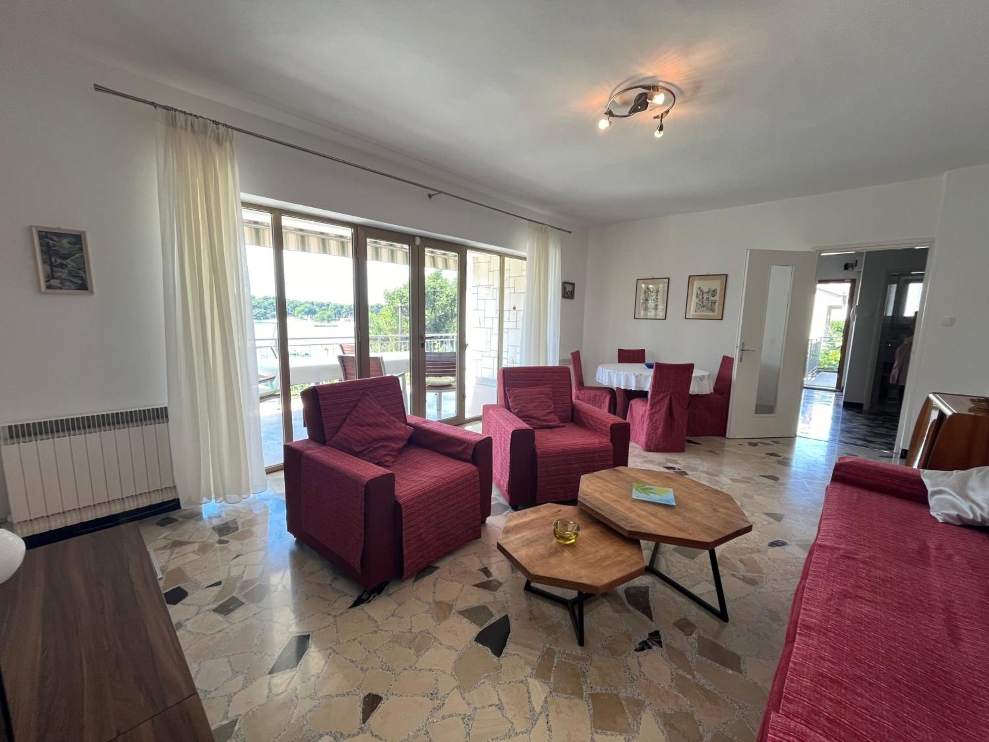 Apartman Geraeumige Lory Mit Meerblick In Strandnaehe Pula