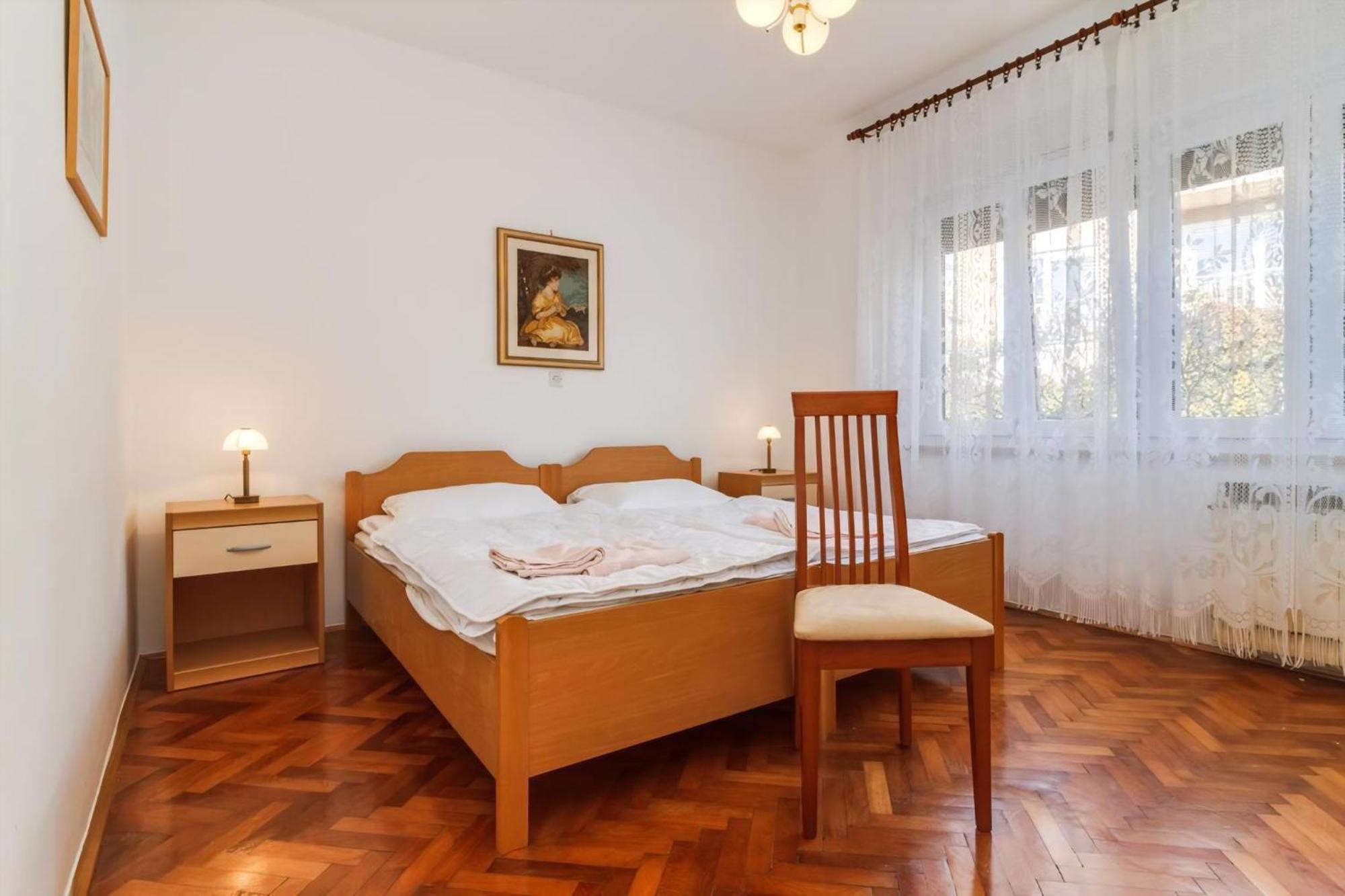 Apartman Geraeumige Lory Mit Meerblick In Strandnaehe Pula